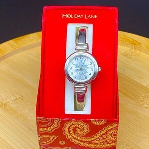 Ladies NWOT spring clasp Holiday Lane watch by Macy’s in exceptional condition